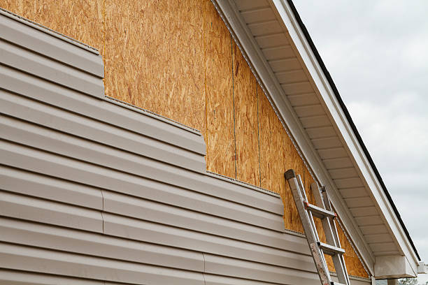 Professional Siding Inspection technician working in Lawrenceburg, TN